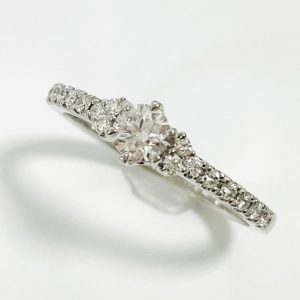 Pt950 ダイヤモンド0.27ct メレダイヤ0.15ct リング