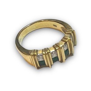 K18　エメラルド　メレダイヤ付きリング　