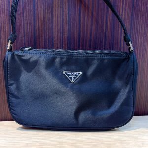プラダ ナイロン ポーチ