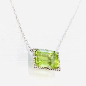 Pt850 ペリドット付きネックレス