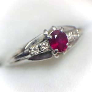 Pt900 リング　石付き　ルビー