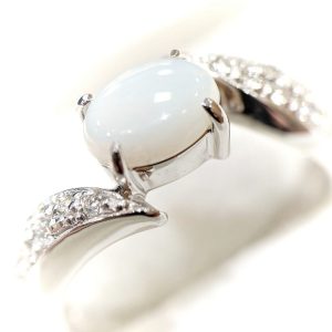 Pt900 ホワイトオパールリング メレダイヤ0.2ct