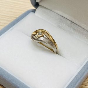 K18/Pt900(18金ベース/プラチナ900コンビ) 0.10ct付き リング アクセサリー