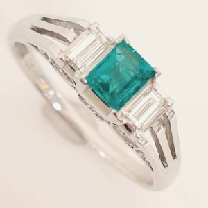 Pt900エメラルド0.31ct＆メレダイヤ0.18ct付リングの買取実績
