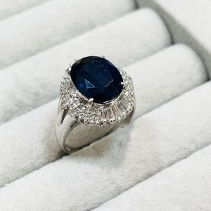 Pt900 サファイア5.72ct＆メレダイヤモンド0.57ct　リング