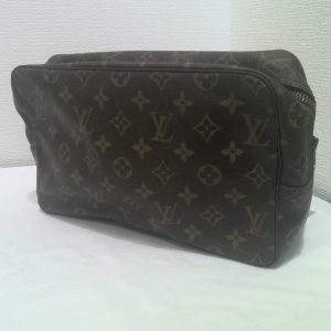 Louis Vuittonテュルーストワレット28