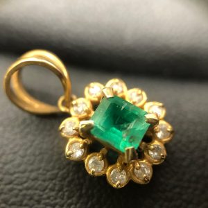 k18エメラルドペンダントトップ