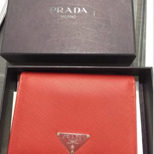 プラダ 財布