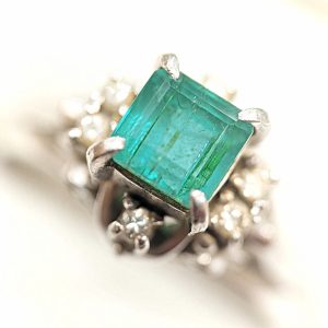 K14WG リング エメラルド0.75ct メレダイヤ0.09ct