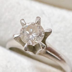 Pt900(プラチナ900) ダイヤモンドリング