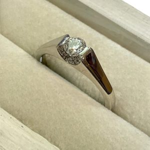 Pt900 ダイヤモンド付きリング