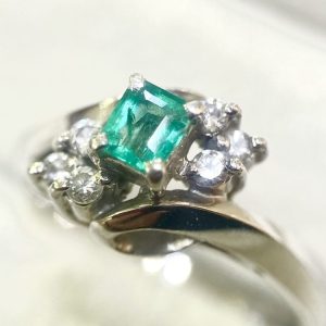 Pt900 エメラルド メレダイヤリング