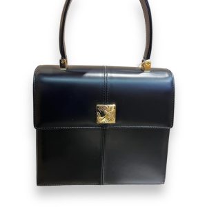 サンローラン　　レザー　プレートロゴバッグ　ブラック　SAINT LAURENT　イヴ・サンローラン