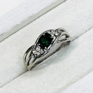 K18WG 18金　サファイア＆メレダイヤモンド リング