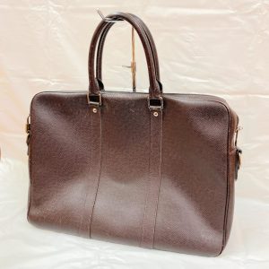 Louis Vuitton ルイヴィトン タイガ ポルトドキュマンヴォワヤージュ ビジネスバック