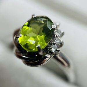 Pt900(プラチナ900) ペリドット メレダイヤ 付 リング アクセサリー