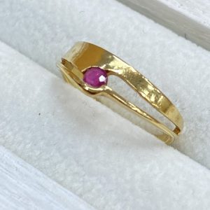K18　ルビー　リング　18金　750
