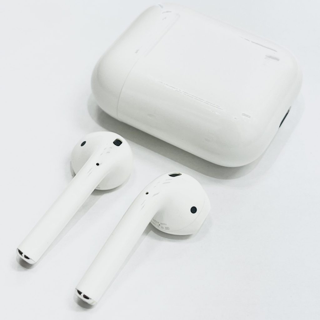 Apple AirPods with Charging Case 第一世代 A1722 A1523の買取実績 ...