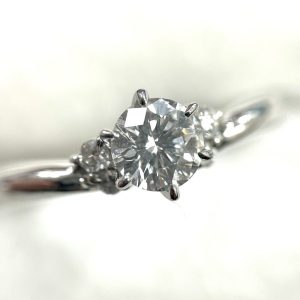 Pt900 0.88Ct ダイヤモンドリング