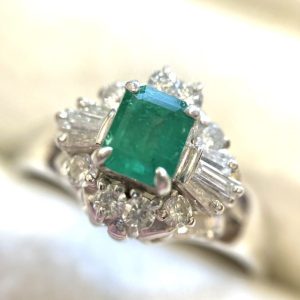 Pt900 エメラルド 0.32ct メレダイヤ 0.32ct リング