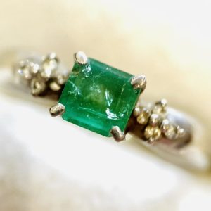 Pt850 エメラルドリング 0.50ct