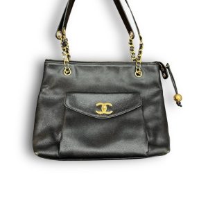 CHANEL　チェーンショルダーバッグ　キャビアスキン　