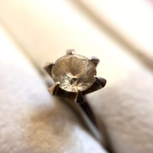 Pt900 石付き リング