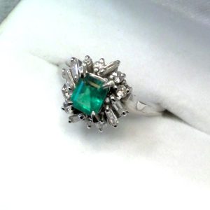 Pt900エメラルド付リング