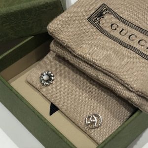 グッチ / フラワースタッズ ピアス