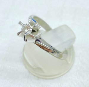 プラチナ900 ダイヤモンド0.6ct付き リング
