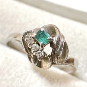 Pt900(プラチナ900) エメラルドリング