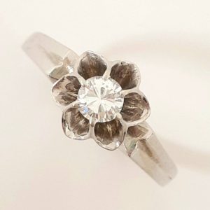 K14WG メレダイヤ0.17ct付きリング