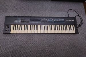 ROLAND シンセサイザー