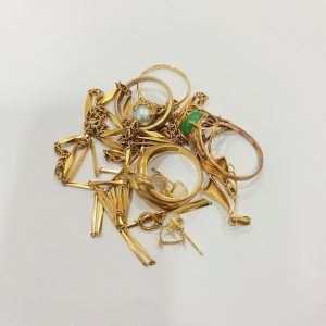 金のアクセサリー