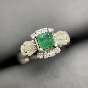 Pt900 エメラルド リング