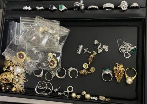 貴金属(リング 、ネックレス、トップ、ピアス等)