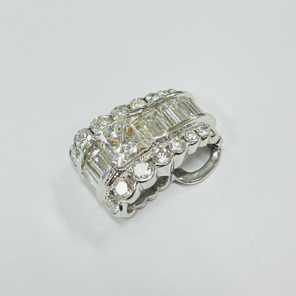 Pt900 ネックレス トップ中1.01ct 脇1.84ct　ダイヤモンド ジュエリー