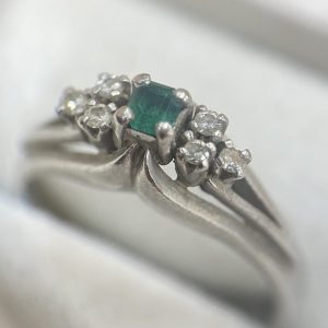 Pt900 エメラルド メレダイヤ リング プラチナ900