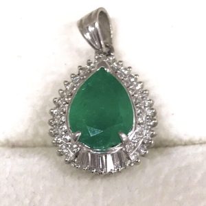 Pt900 エメラルド2.31ct メレダイヤ付き ネックレストップ