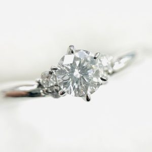 Pt900 0.88Ct ダイヤモンドリング