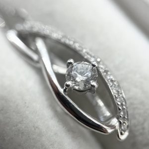 K18WG(18金ホワイトゴールド) ダイヤモンド 0.3ct メレダイヤ 0.07ct付 トップ ネックレス