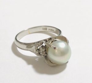 Pt900 プラチナ リング パール メレダイヤモンド付き