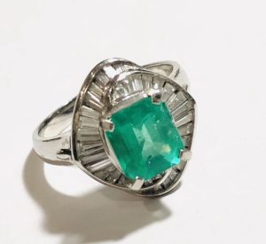 Pt900 (プラチナ900) リング エメラルド1.67ct メレダイヤモンド0.72ct