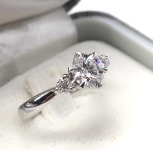 Pt950(プラチナ950) ダイヤモンド0.5ct メレダイヤモンド0.6ct付き リング