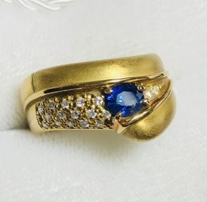 K18(18金) リング サファイア0.54ct メレダイヤモンド0.16ct