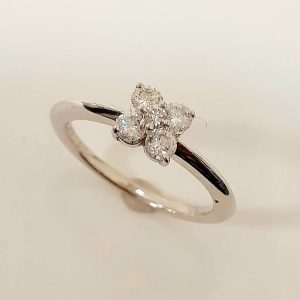 K18WG メレダイヤ0.2ct付きリング