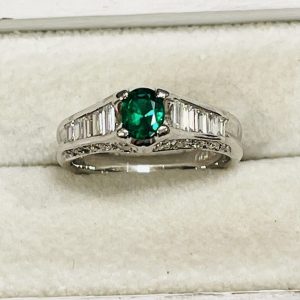 Pt900 エメラルド付きリング