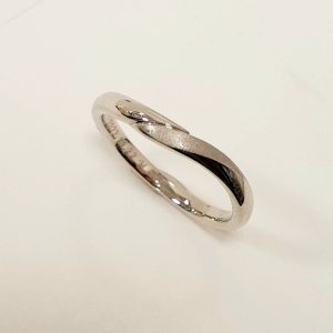 Pt950 メレダイヤ0.004ct付きリング