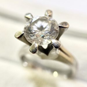 Pt900(プラチナ900) ガラスダイヤ リング