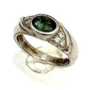 Pt900 ガーネット＆メレダイヤ付きリング